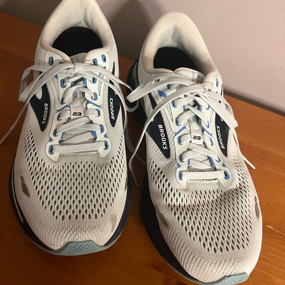 Brooks Adrenaline GTS 23 Women’s Size 10 B Running Shoes Blue Glass/ Marina